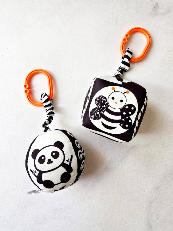 آویز سیاه و سفید